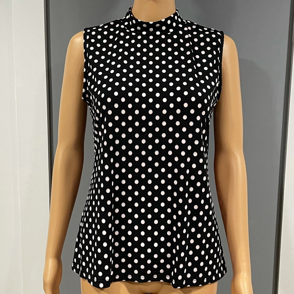 LOVE BY DESIGN Bllie Mock Neck Sleeveless Top